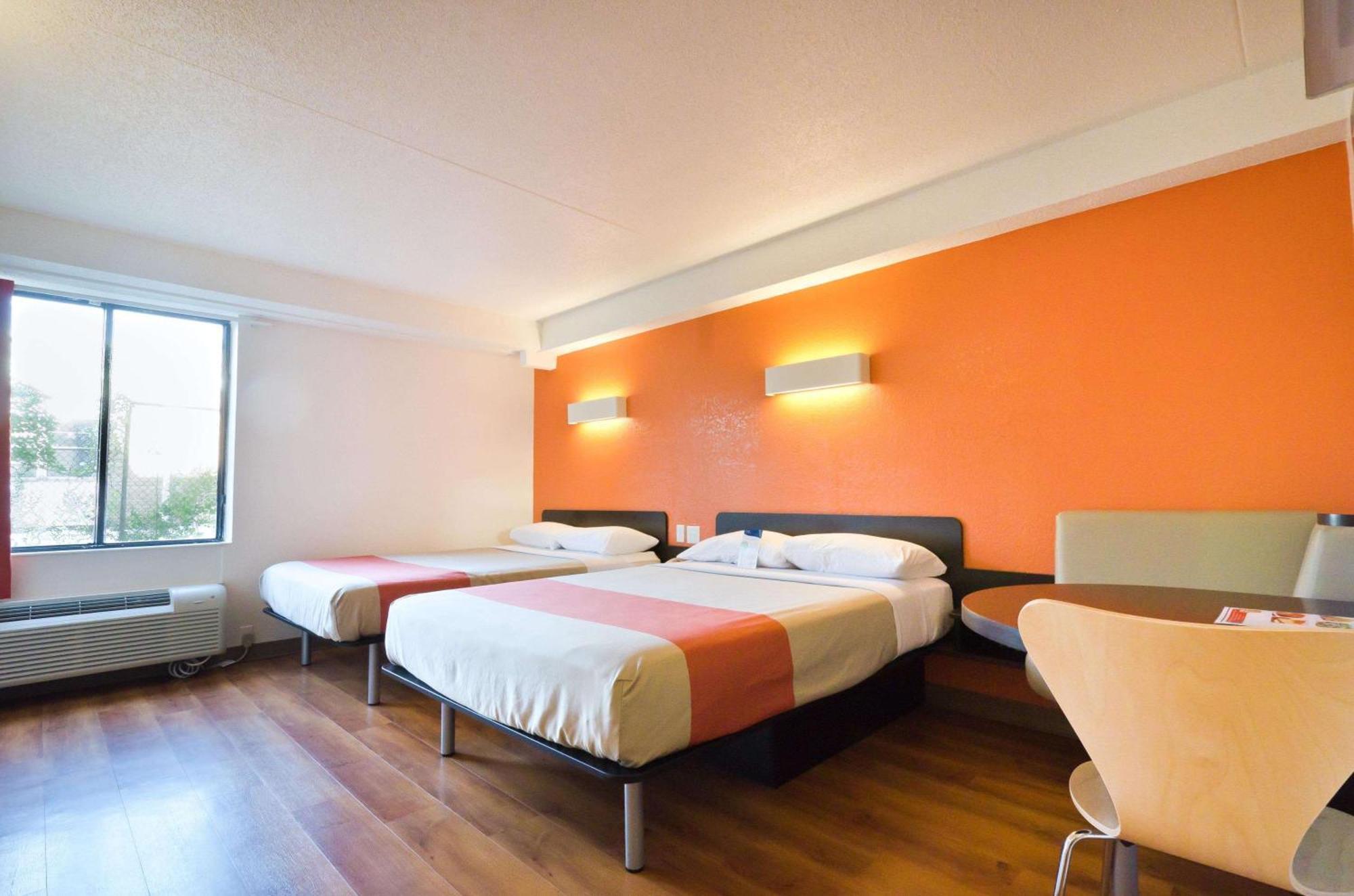 Deluxe Queen Room with Two Queen Beds - Non-Smoking