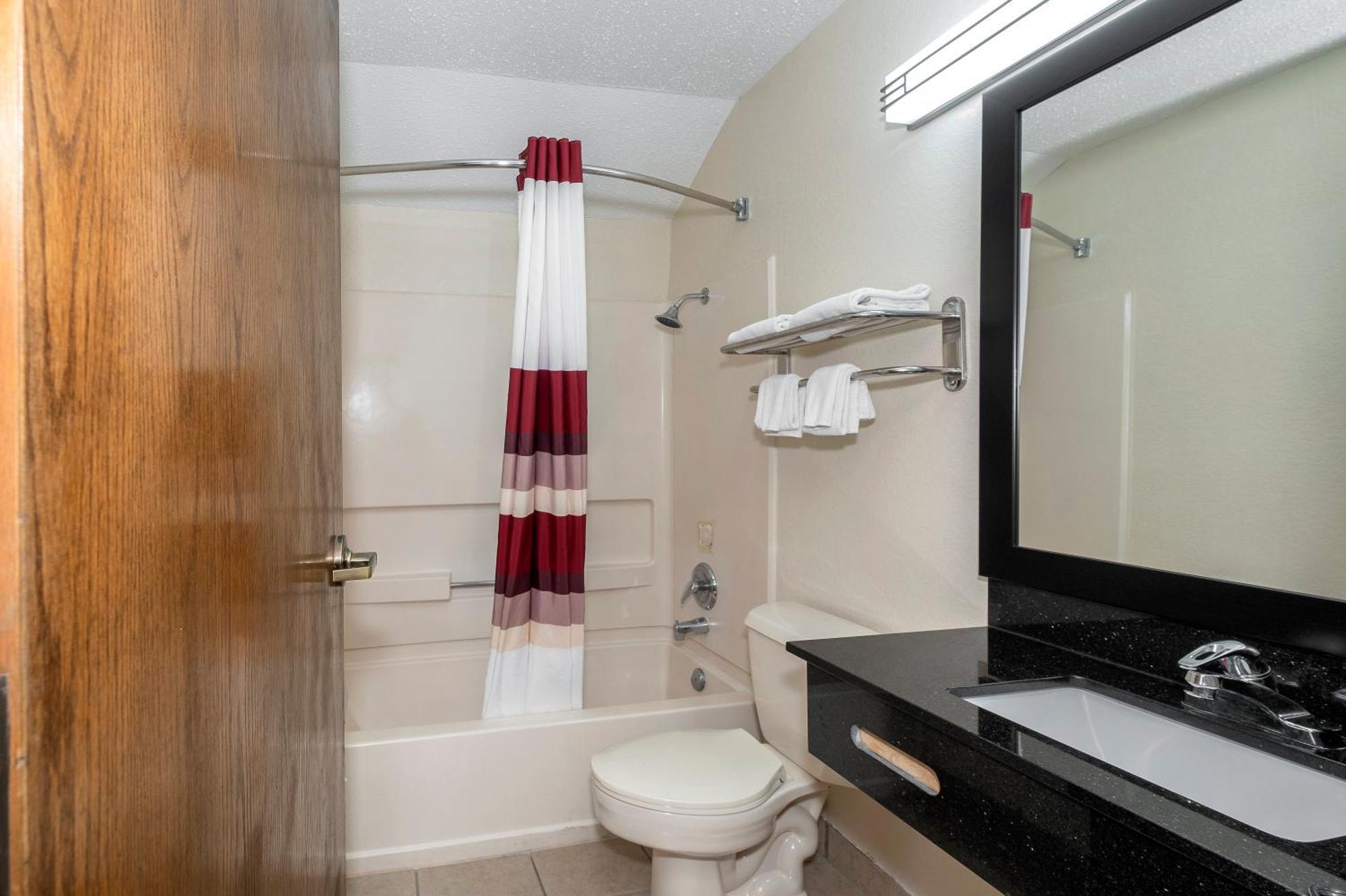 Deluxe Queen Room One Queen Bed Non-Smoking