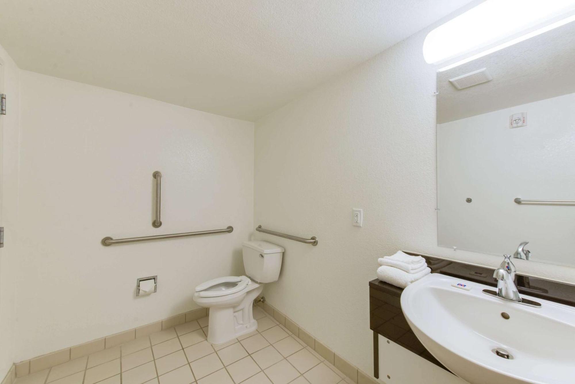King Room Roll Shower Mobility Access or Non-Smoking