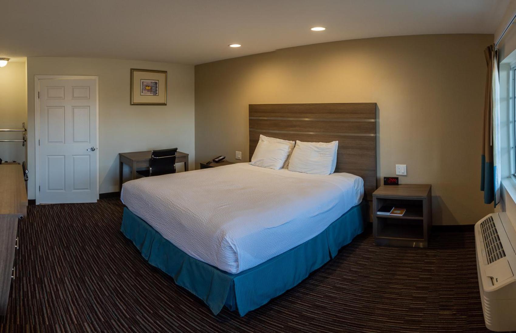 King Room Accessible or Non-Smoking