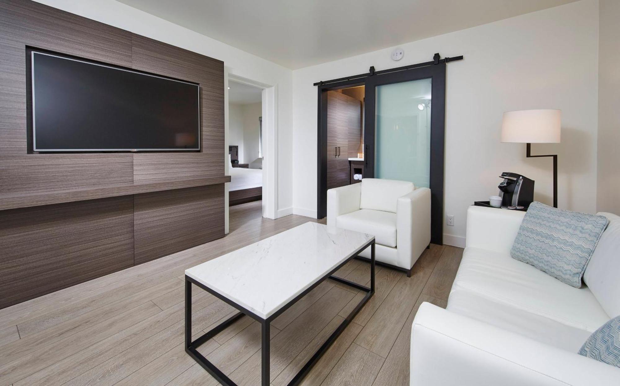 Junior Suite One King
