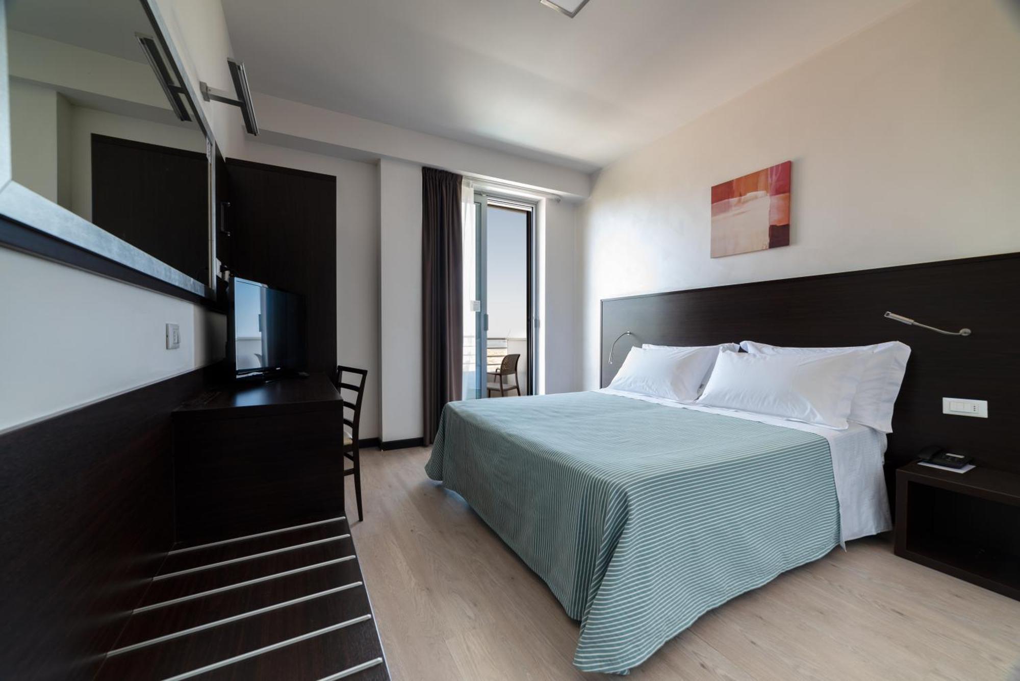 Classic Double or Twin Room Partial Sea View