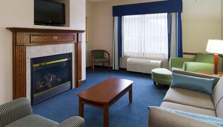 Deluxe King Suite - Non-Smoking