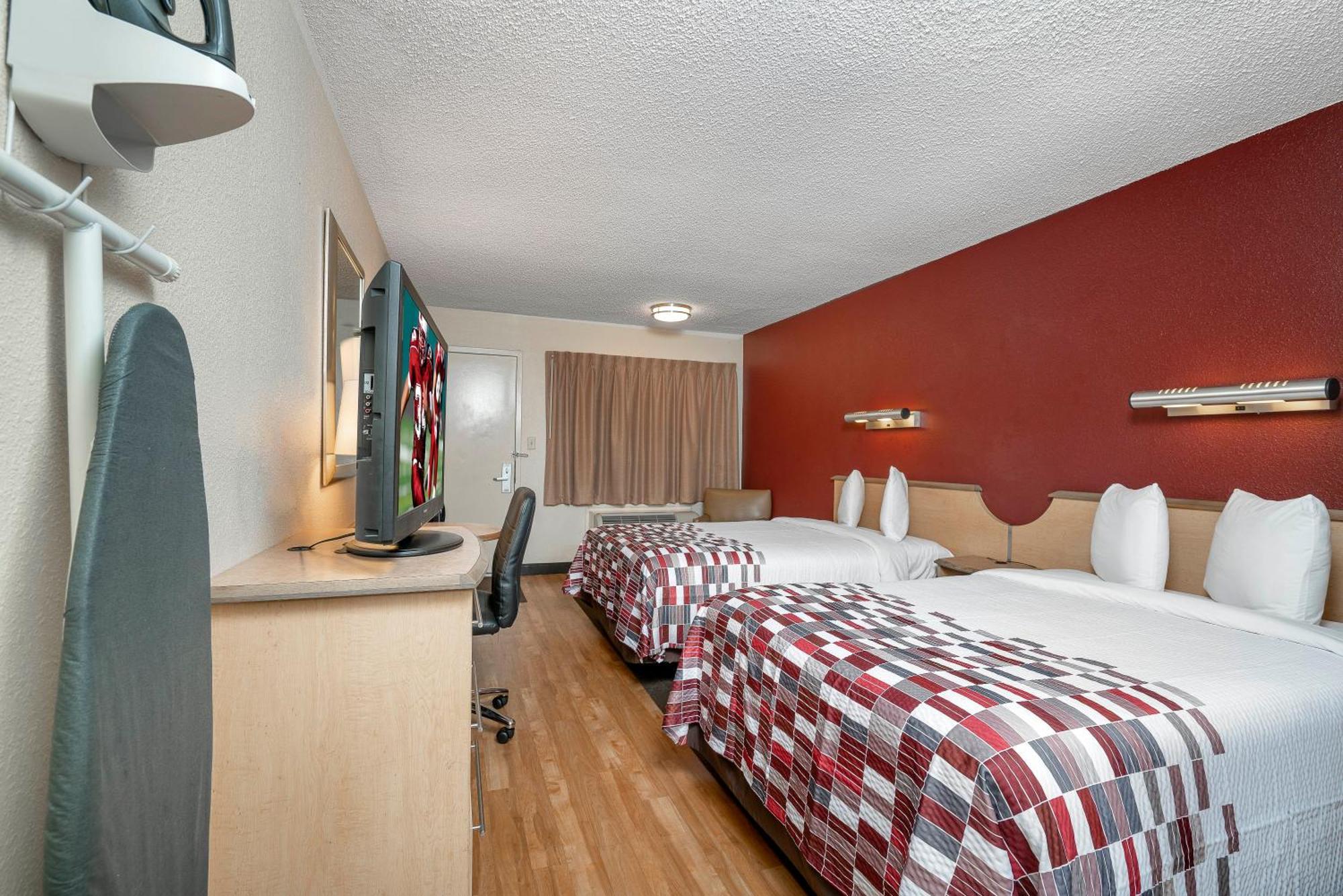 Deluxe Room with Two Double Beds Smoke Free