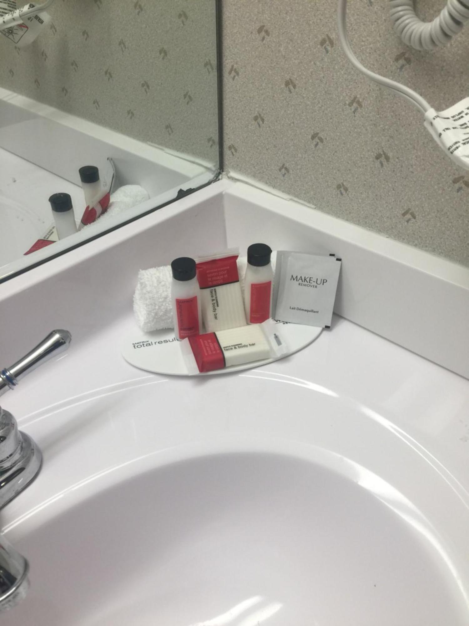 Queen Studio Suite Mobility Access or Non-Smoking