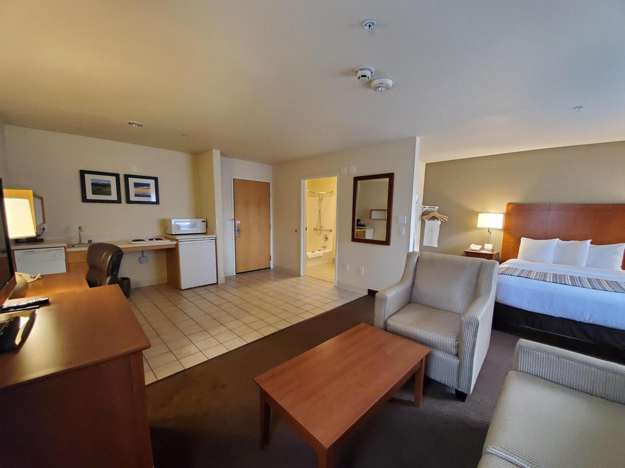 One-Bedroom Queen Suite Disability Access or Non-Smoking