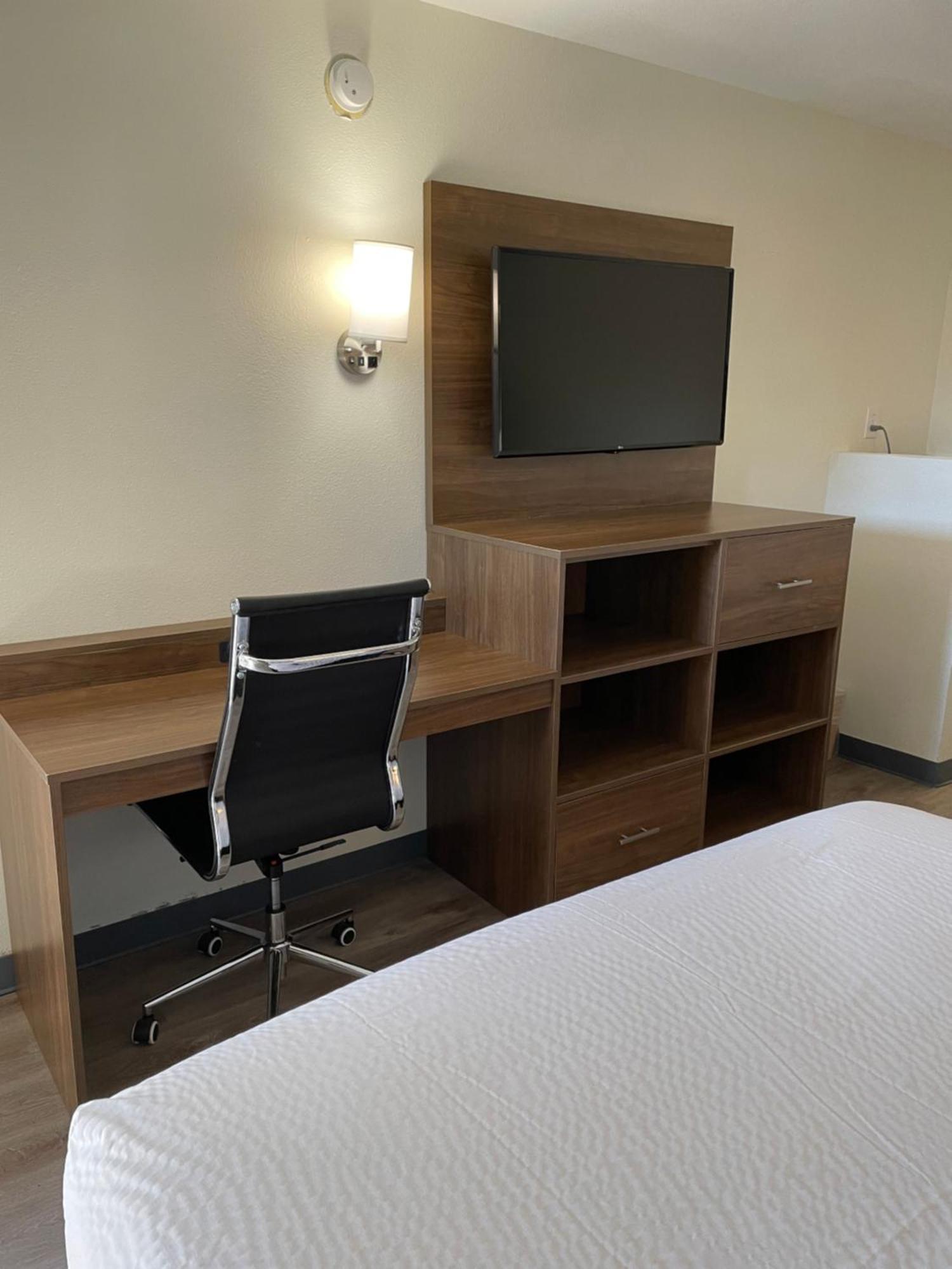 Queen Room Two Queen Beds Non-Smoking