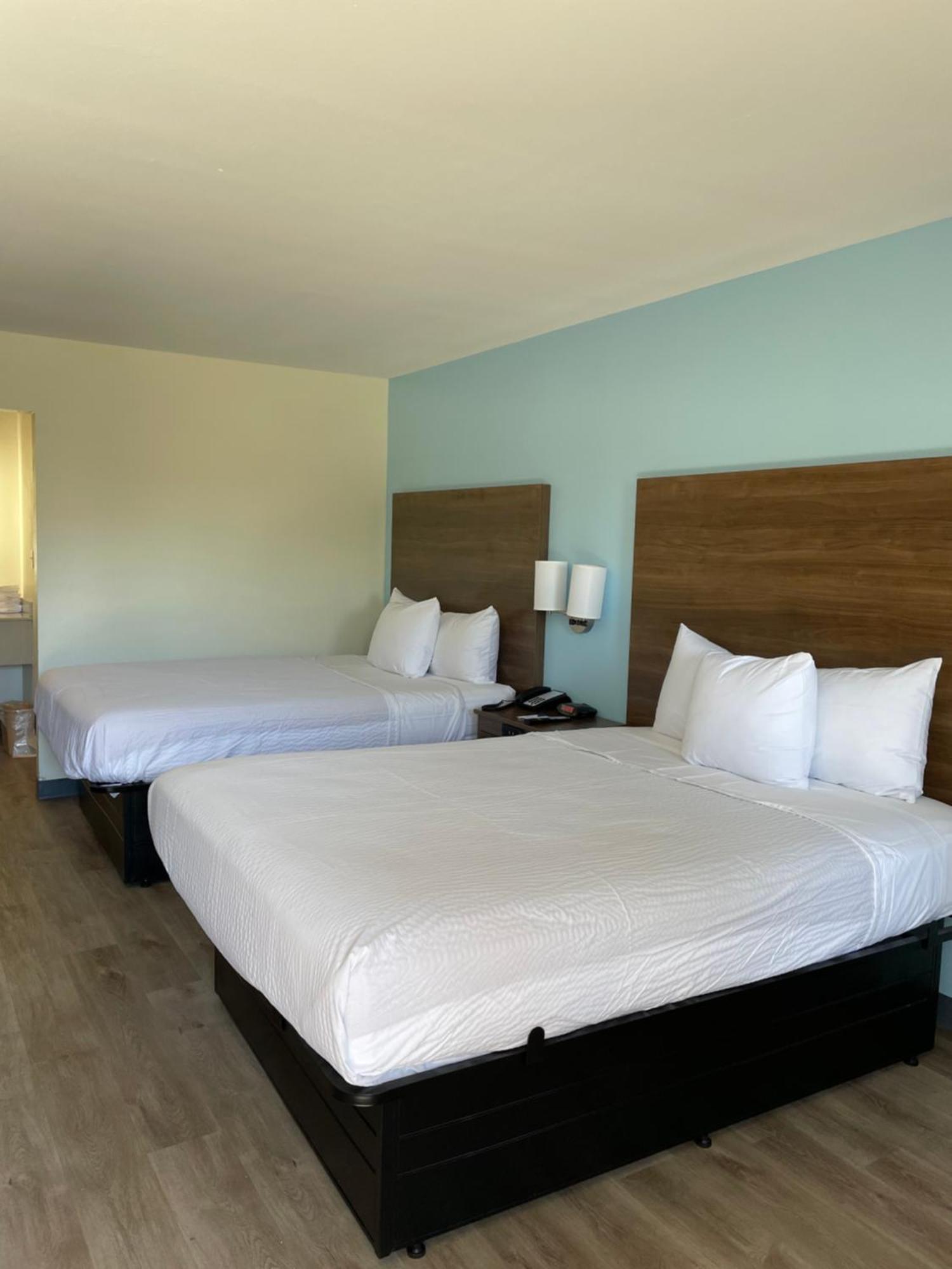Queen Room Two Queen Beds Non-Smoking