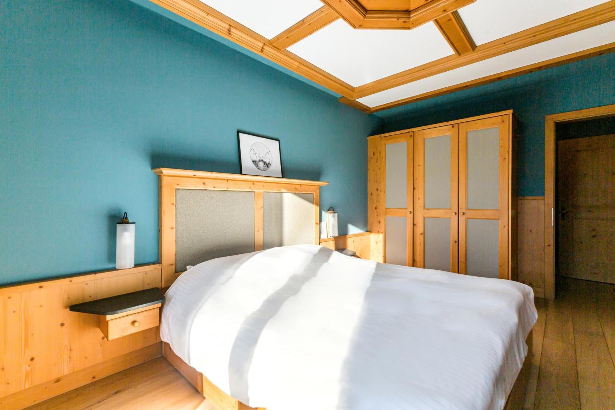 One-Bedroom Apartment Cristallo Mountain View