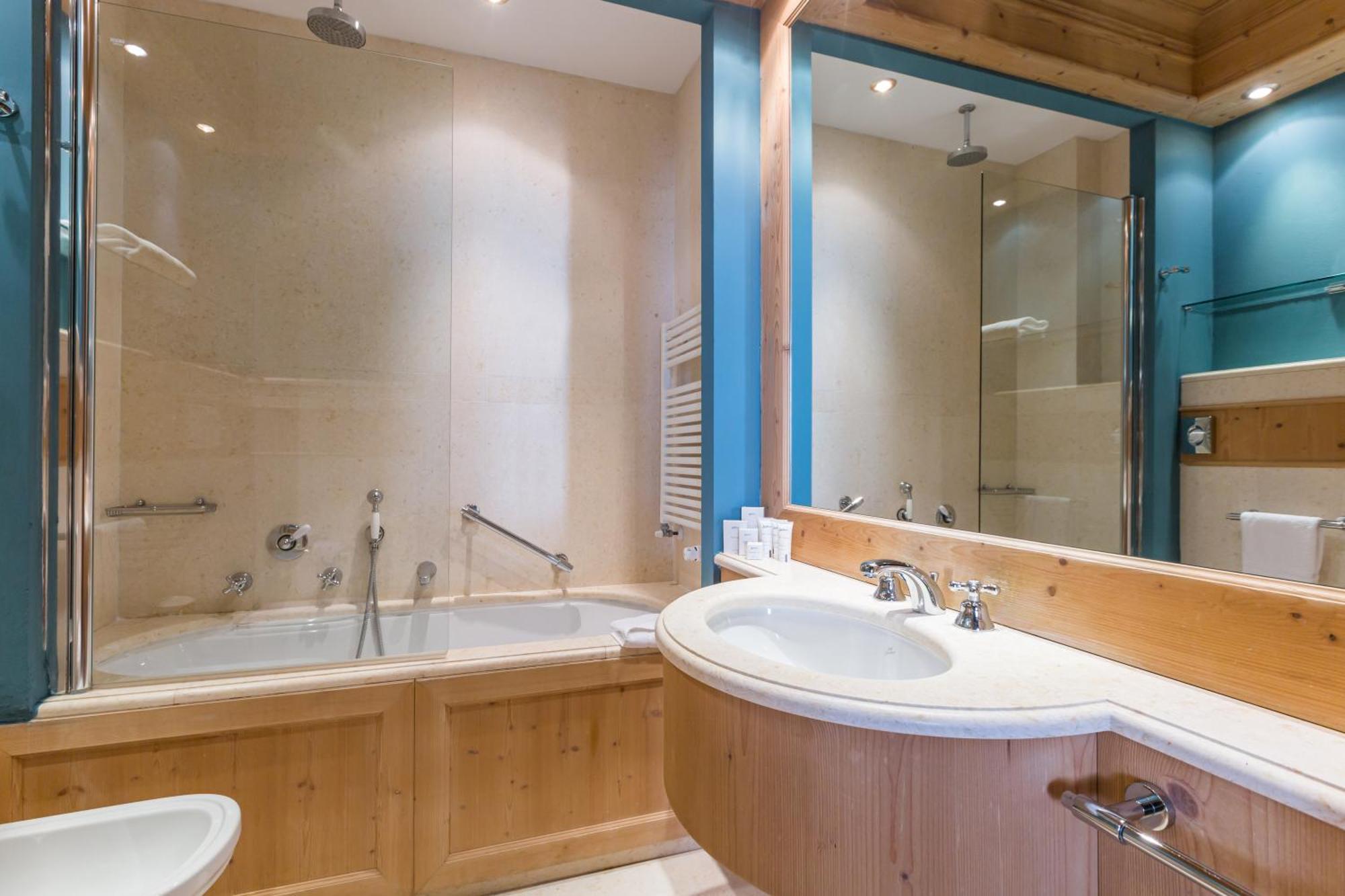 One-Bedroom Apartment Cristallo Mountain View