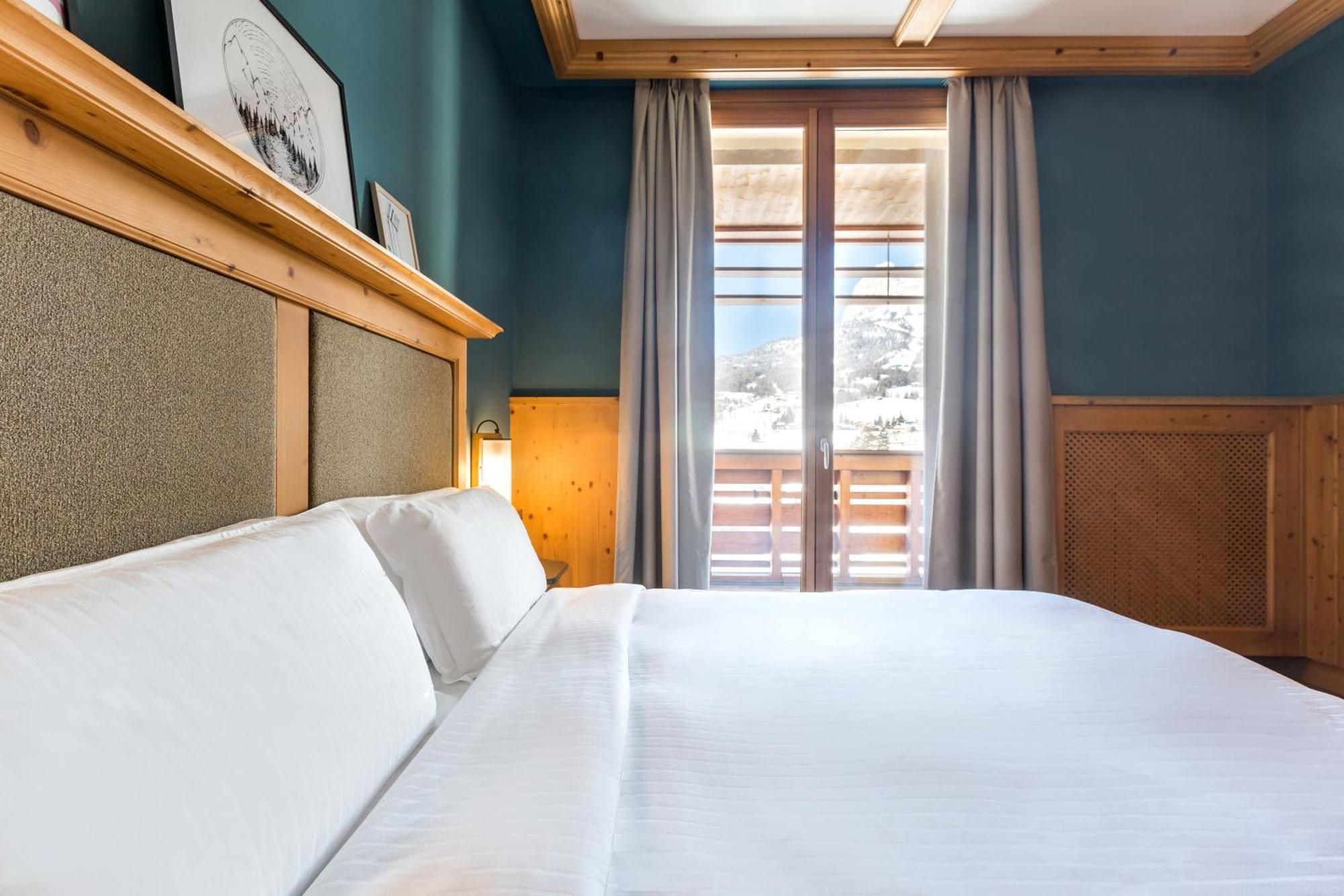 One-Bedroom Apartment Tofane Mountain View Balcony