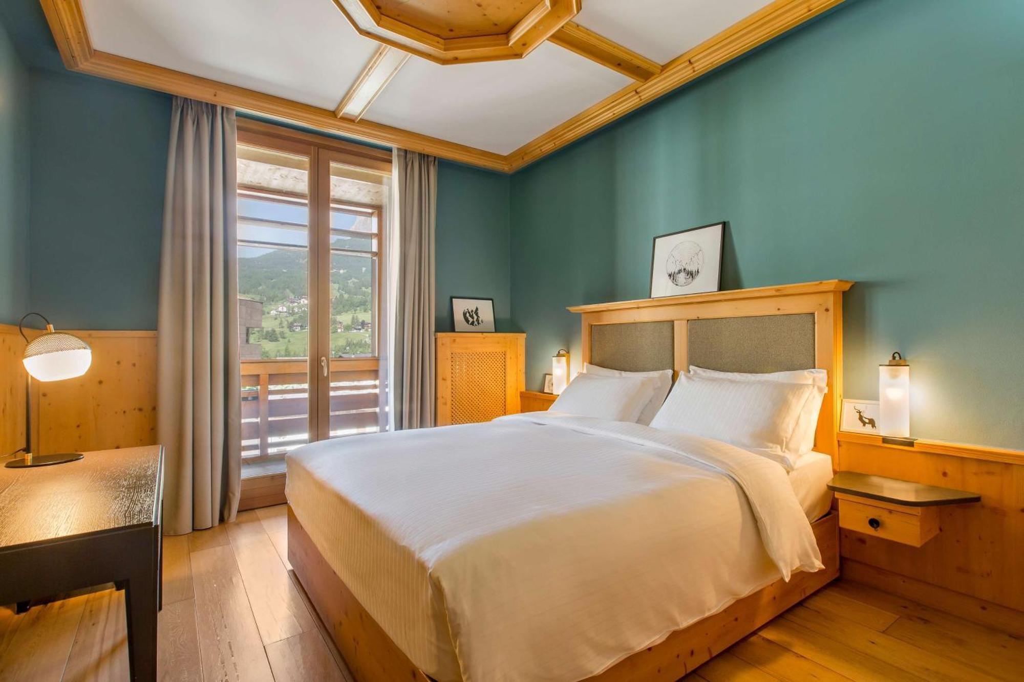 One-Bedroom Apartment Tofane Mountain View Balcony