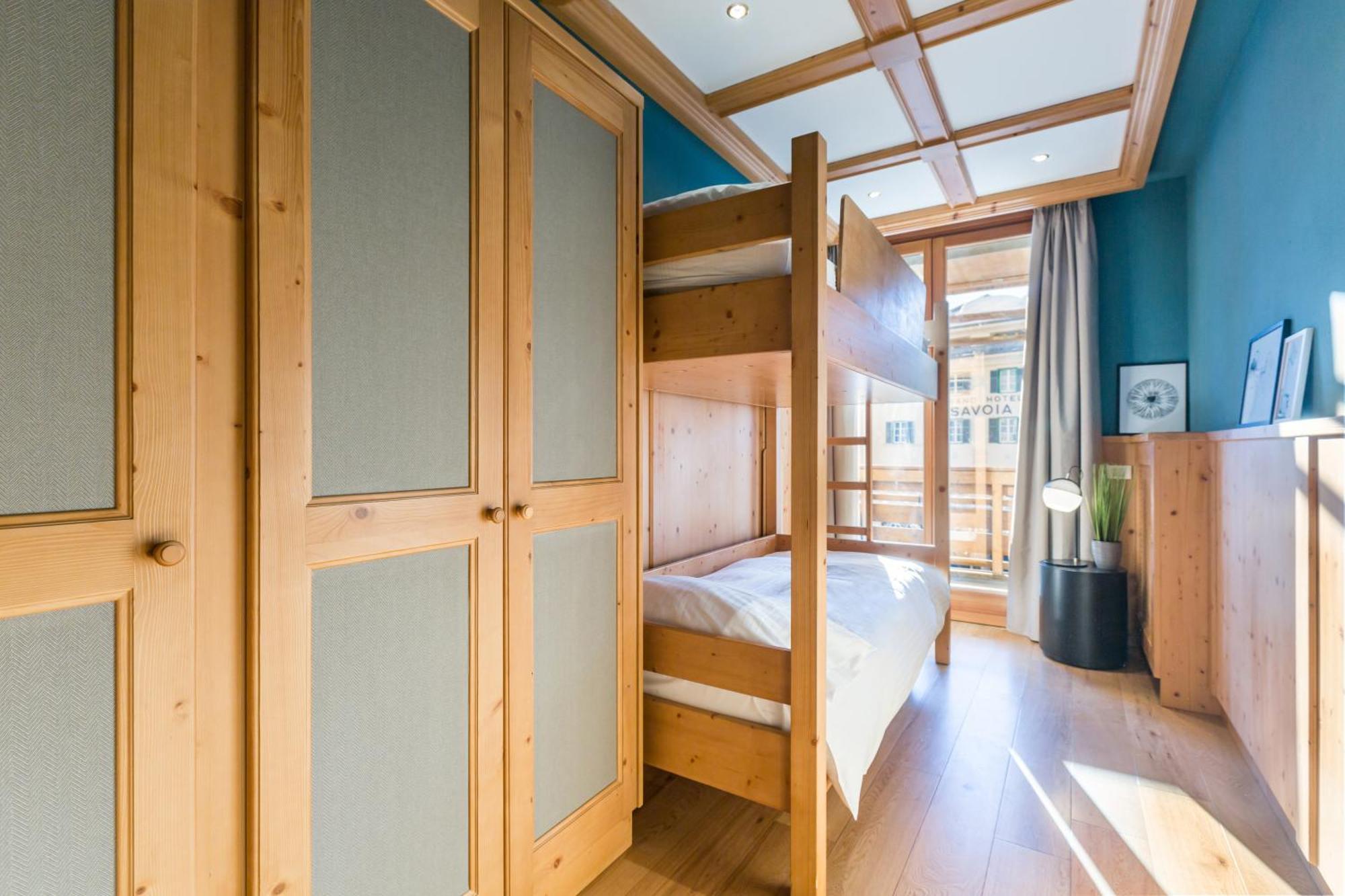 Two-Bedroom Apartment Tofane Mountain View Balcony