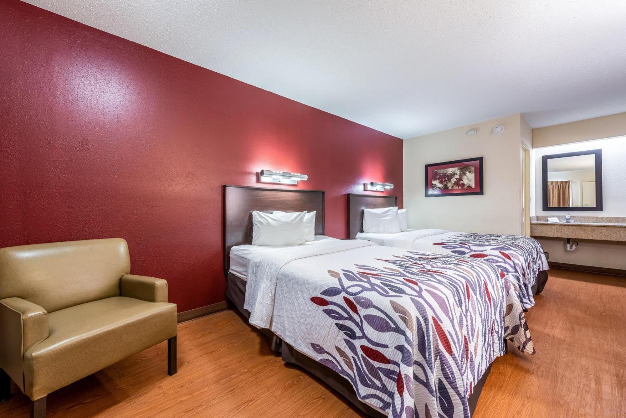 Deluxe Room Two Double Beds Smoke