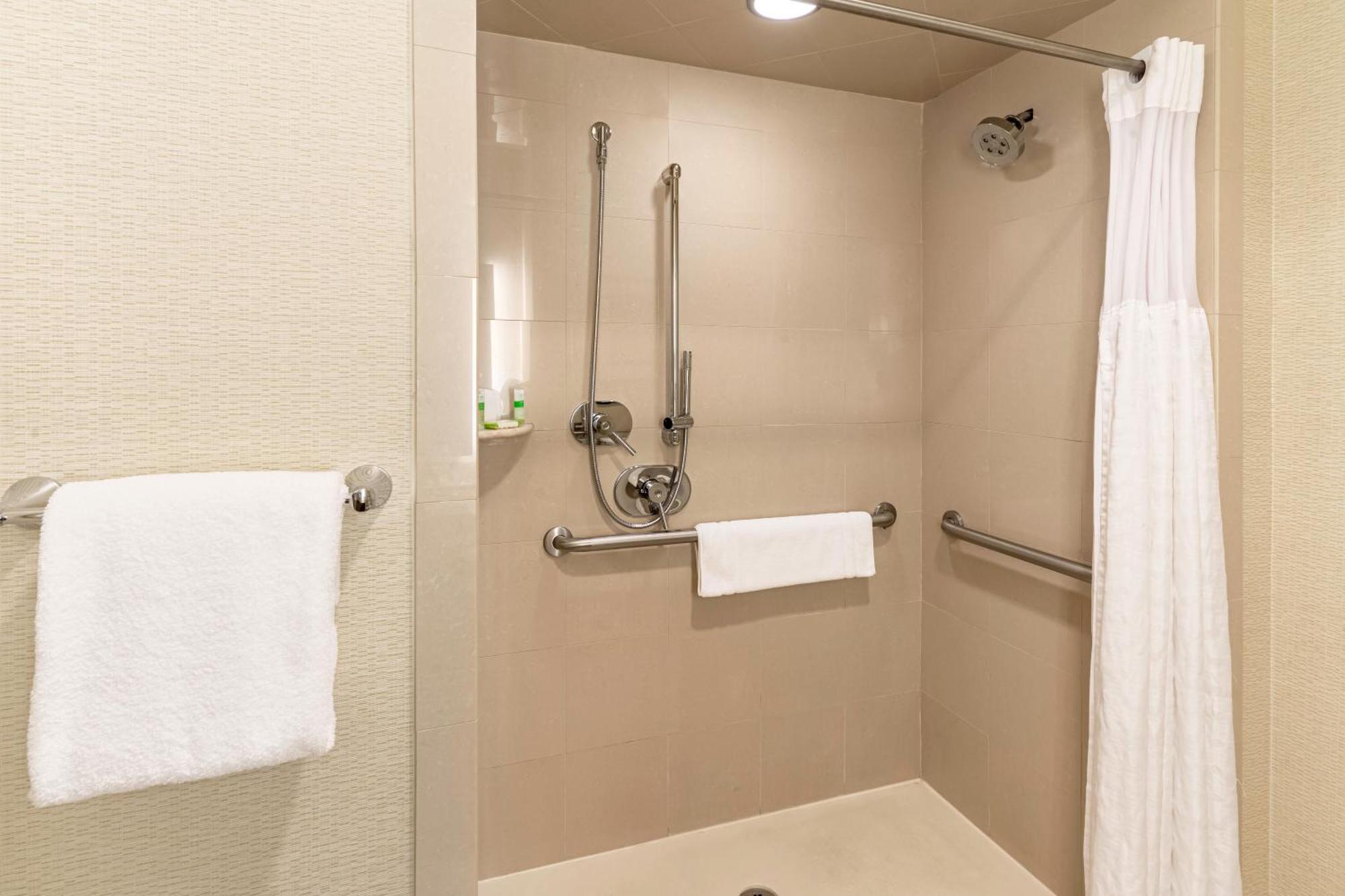 Quarto com Cama King-size - Acessível para Hóspedes com Mobilidade Reduzida