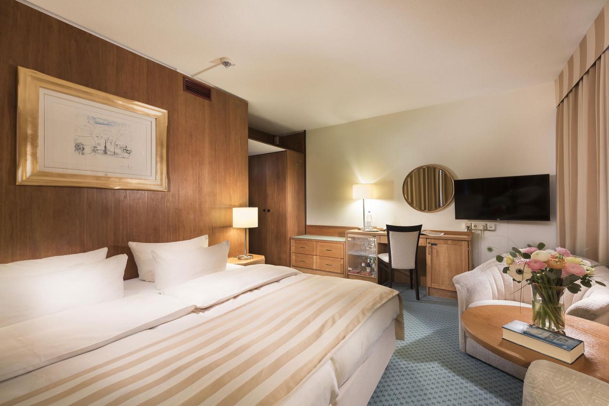 Superior  Double Corner Room with Lake View