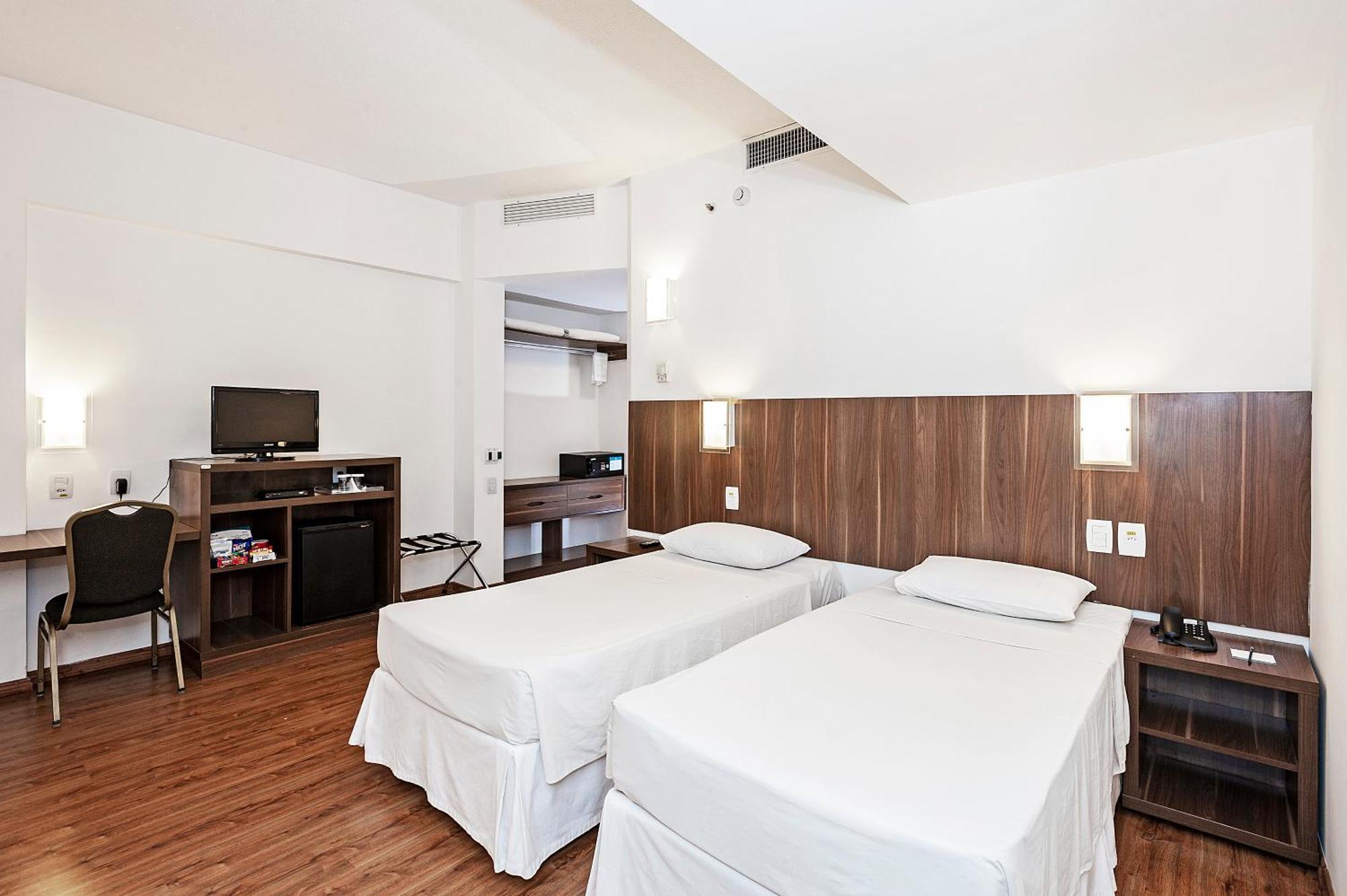 Quarto com 2 Camas de Solteiro - Acesso para Hóspedes com Mobilidade Reduzida