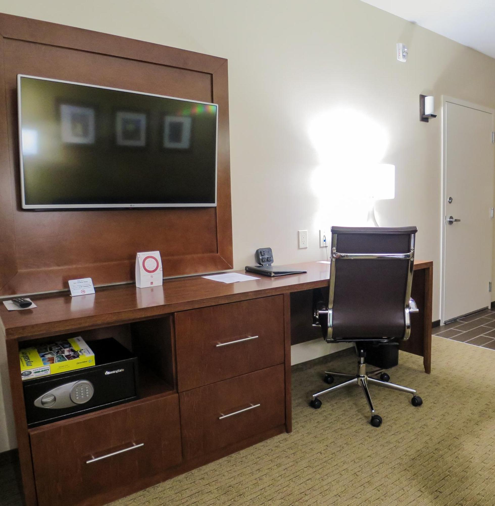 Queen Suite Two Queen Beds Sofa Bed