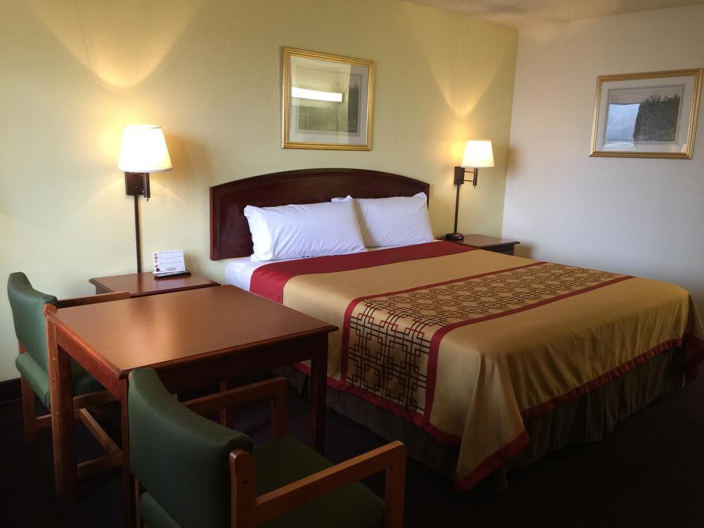 King Room with Mobility/Hearing Impaired Access - Non-Smoking