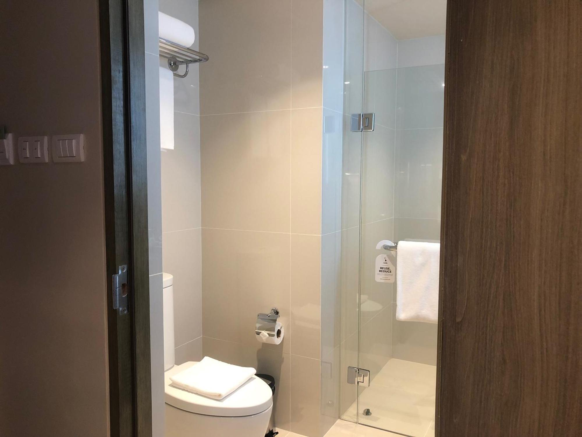 1 King Bed Studio Room Kitchenette