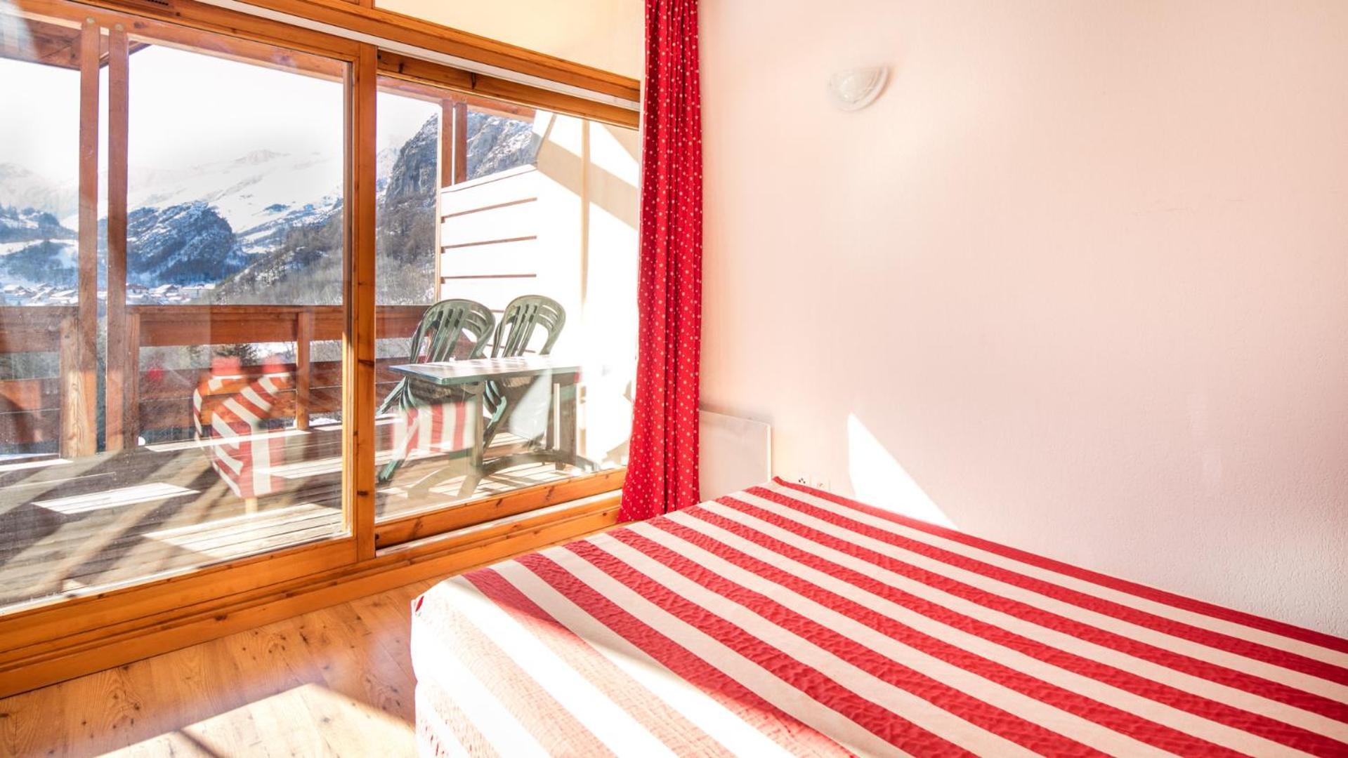 1 Bedroom Apartment sleeping area