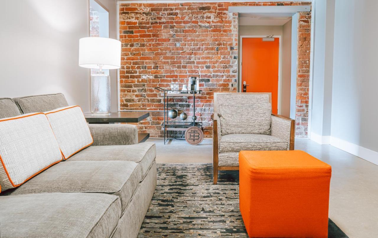 Deluxe King Suite