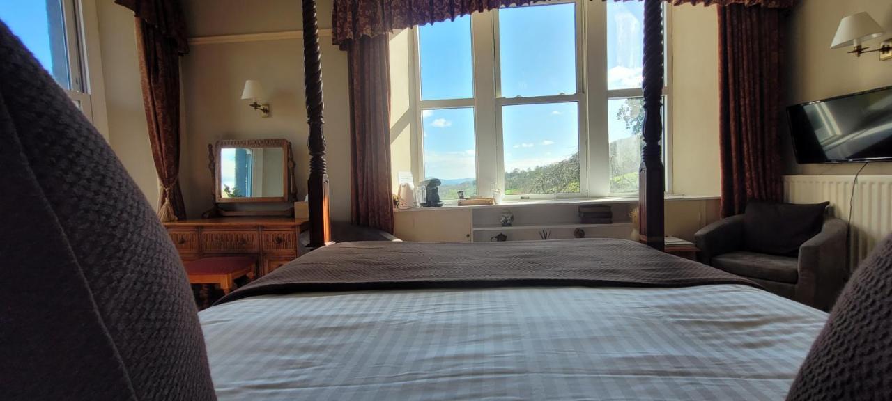 Four Poster Room