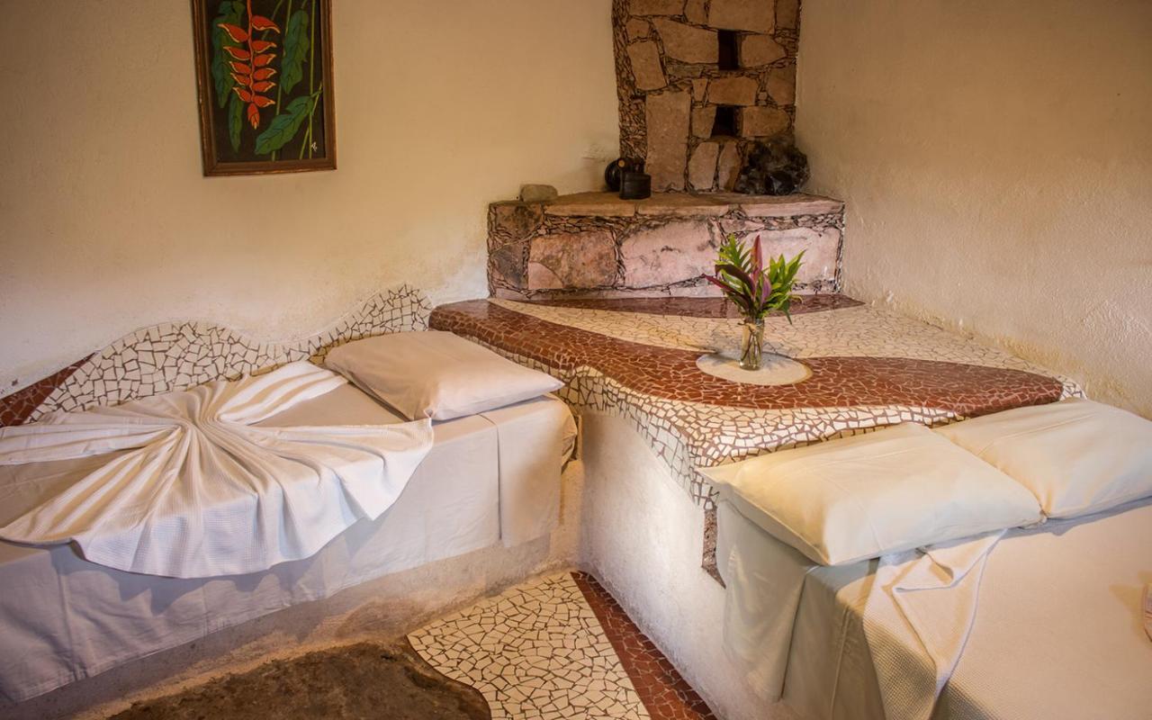 Quarto Triplo com Banheiro