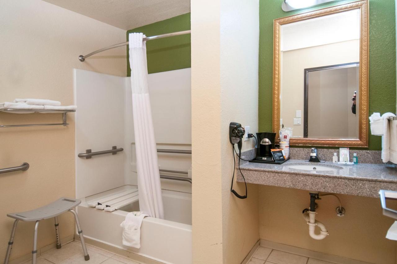 King Room - Accessible/Non-Smoking