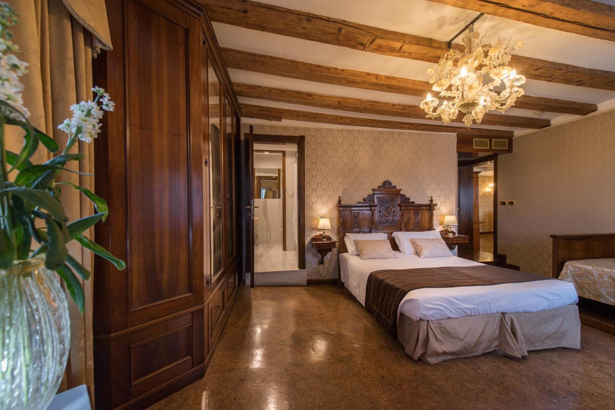 Junior Suite Grand Canal or Rialto Bridge View