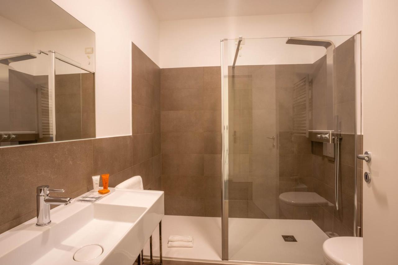 Standard Single Room Shower