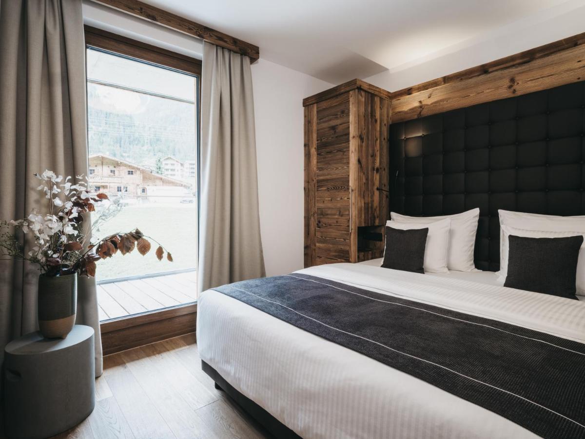 Three-Bedroom Deluxe Apartment