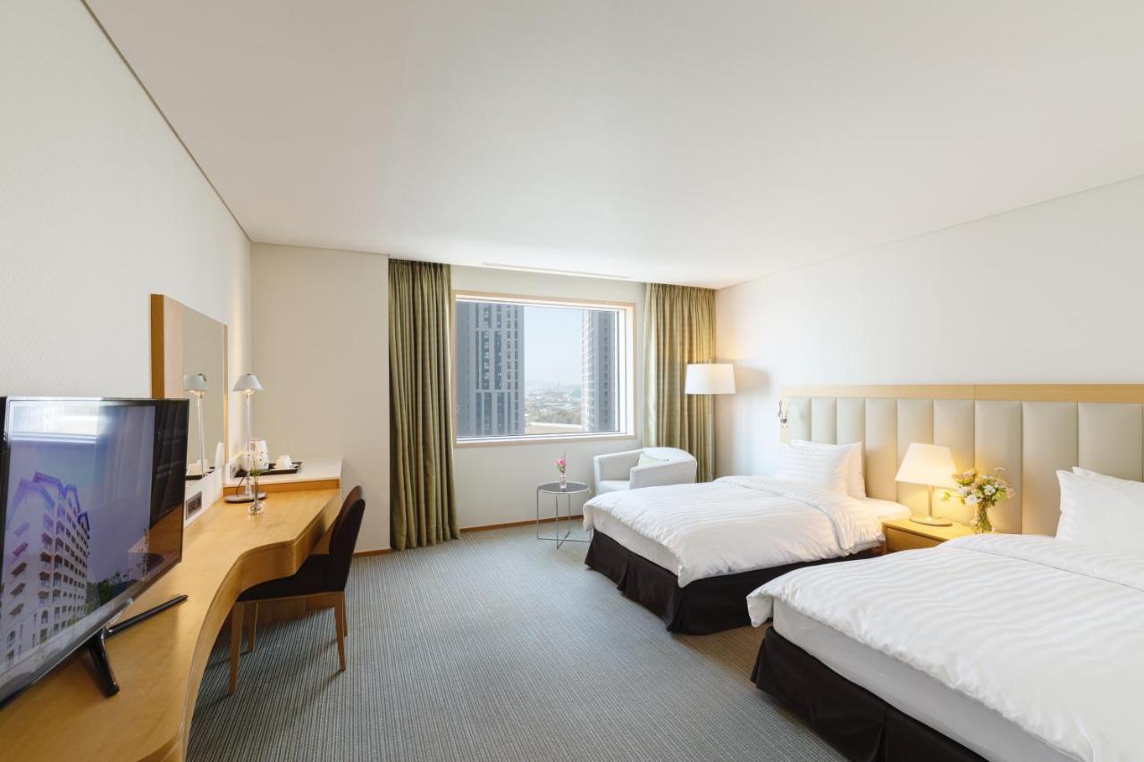 EAST Tower Deluxe Twin Room