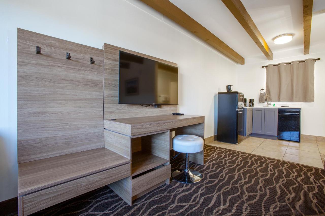 Sedona Kitchenette Two Queens