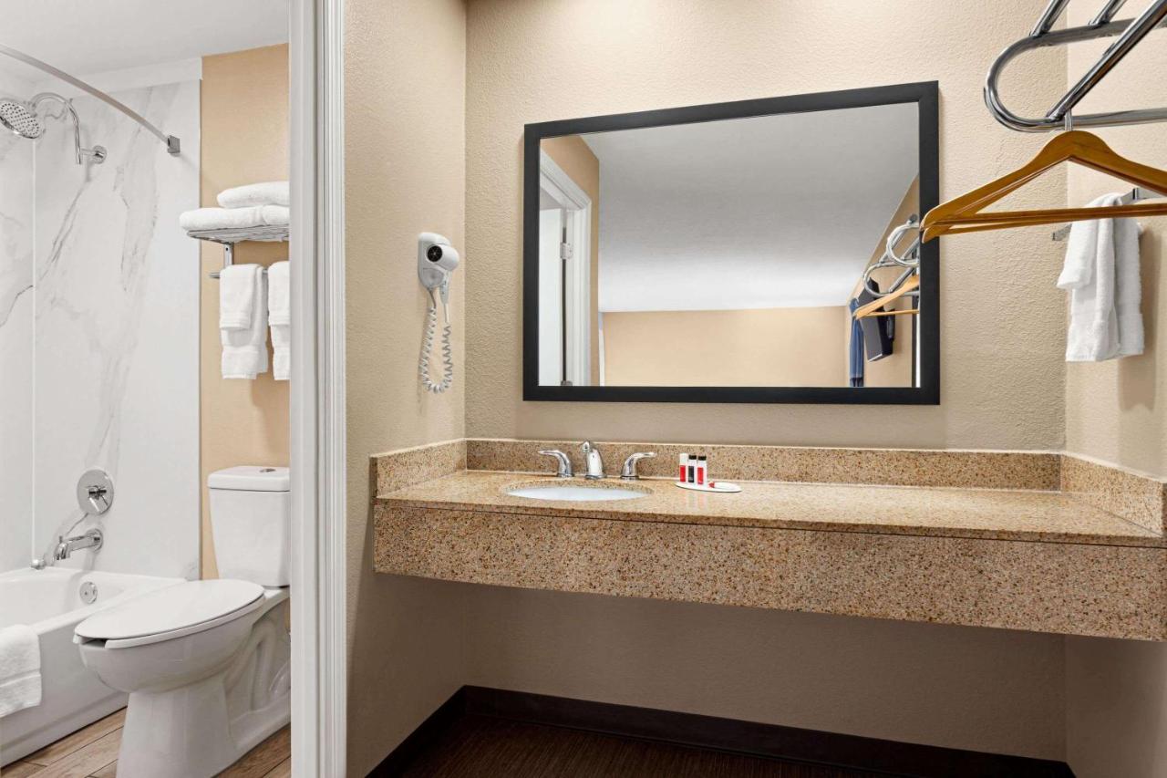 Standard Queen Room