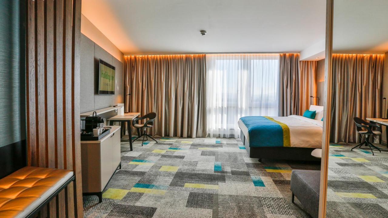 Standard Zimmer mit Kingsize-Bett und Schlafsofa