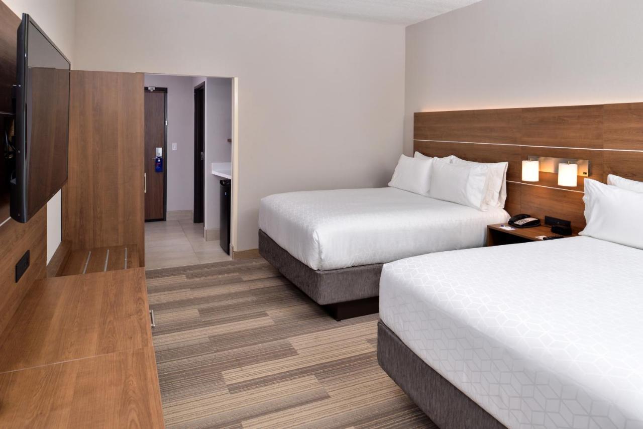 Standard Queen Room Two Queen Beds