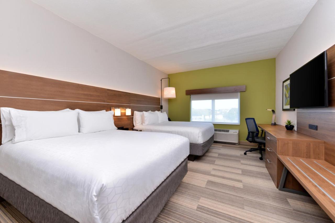 Standard Queen Room Two Queen Beds