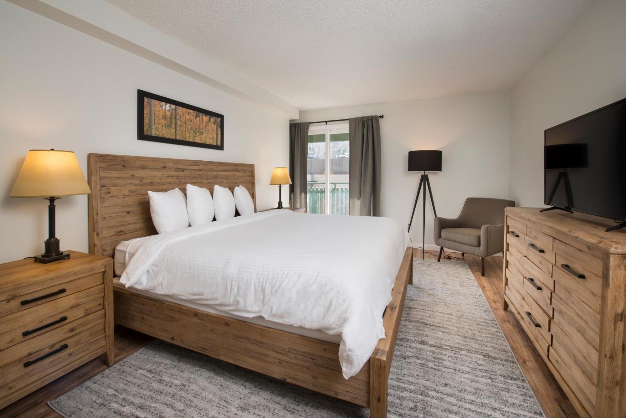 Two-Bedroom Apartment with Mountain View