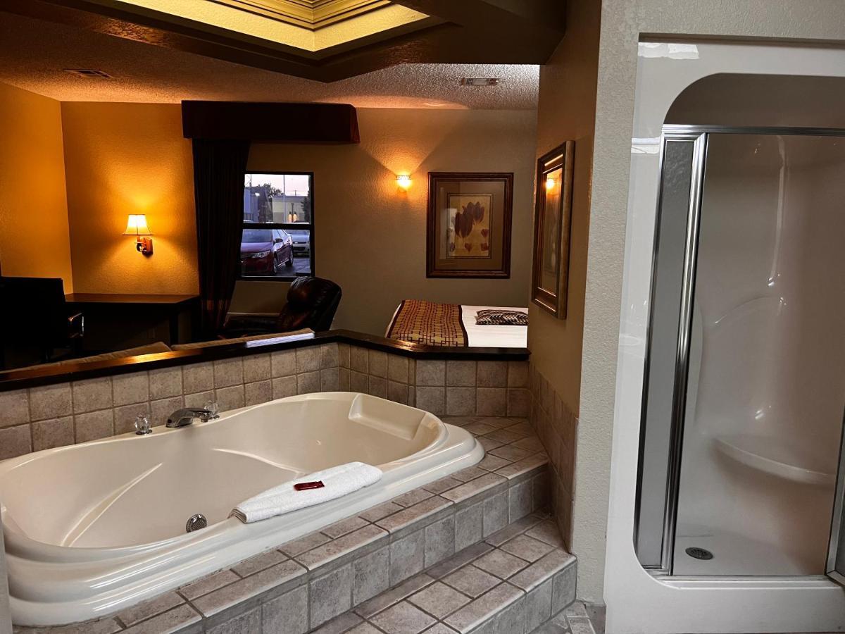 Executive Suite,1236883894:JPEG