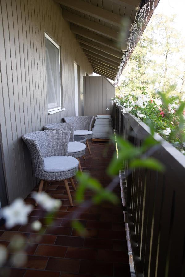 Standard Doppelzimmer mit Balkon und Seeblick