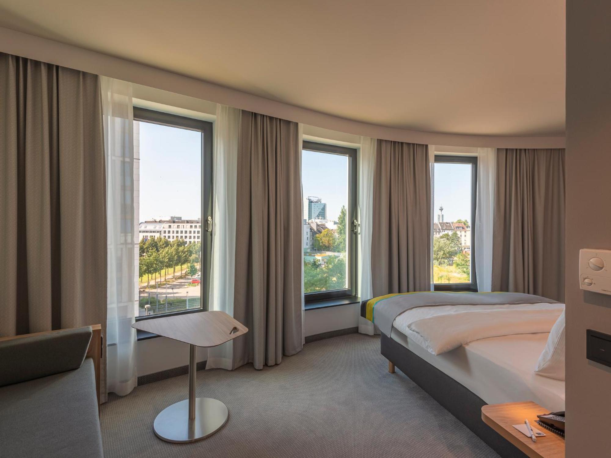 Standard Queen Room Accessible