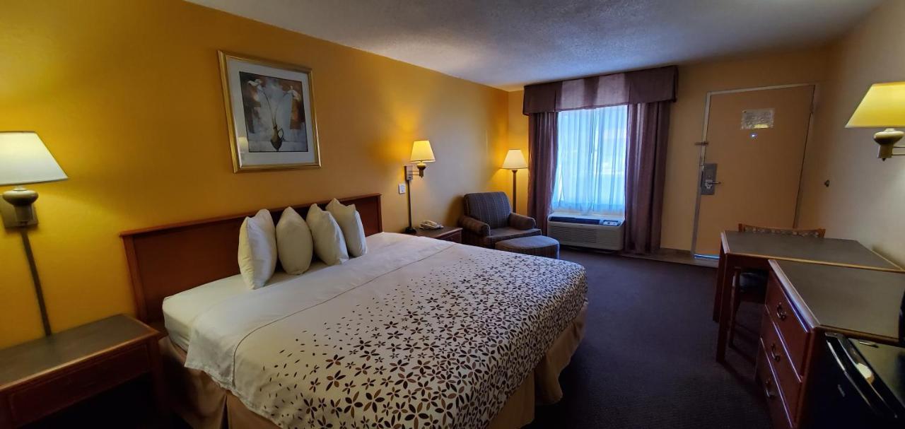 Standard King Room - Non-Smoking