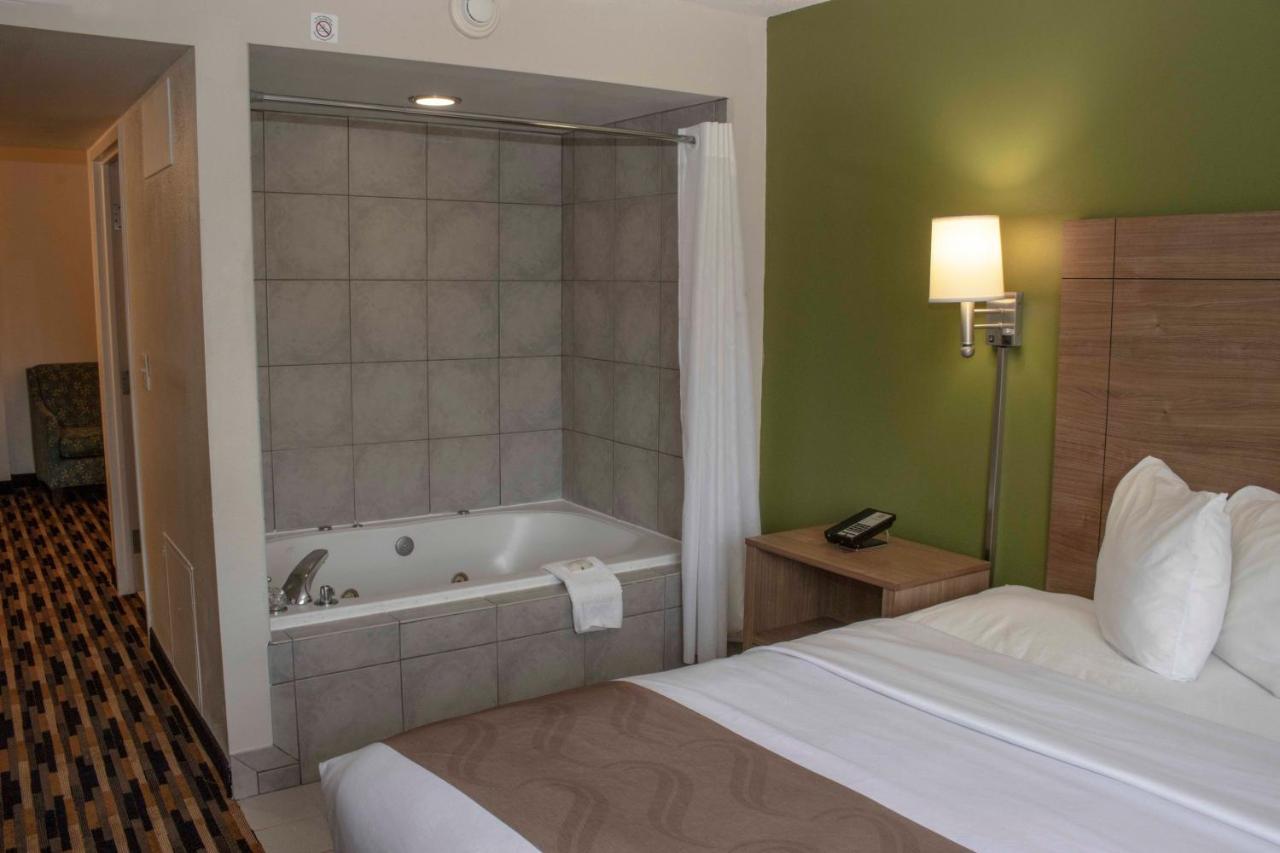 King Suite Accessible or Non-Smoking