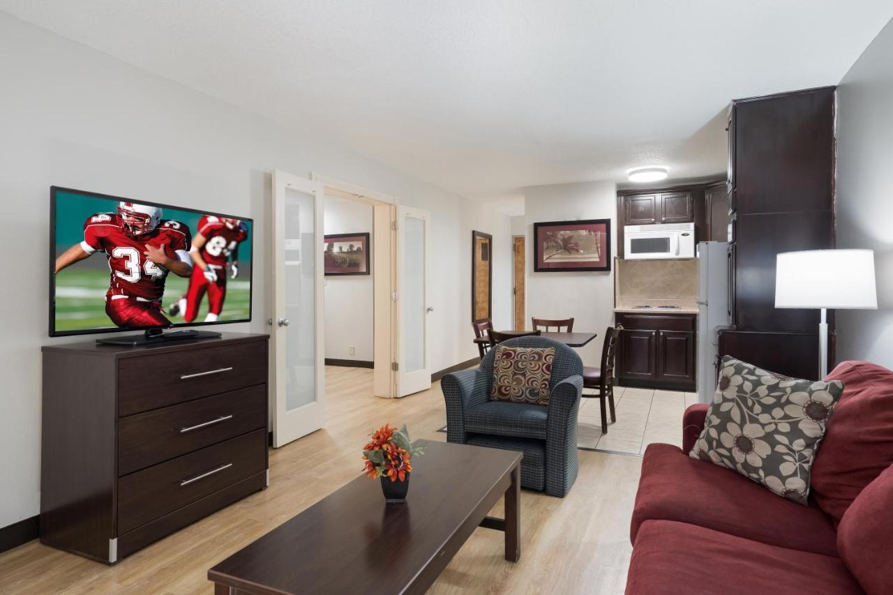 Suite with Two Queen Beds Larger Room with Kitchen Non-Smoking