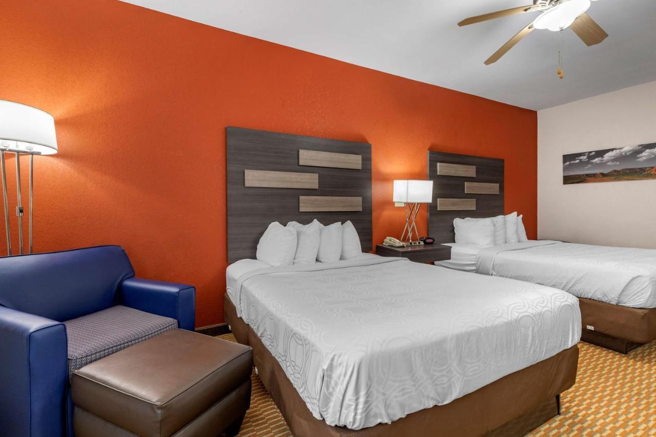 Queen Room with Two Queen Beds and Roll-In Shower - Mobility Access/Non-Smoking