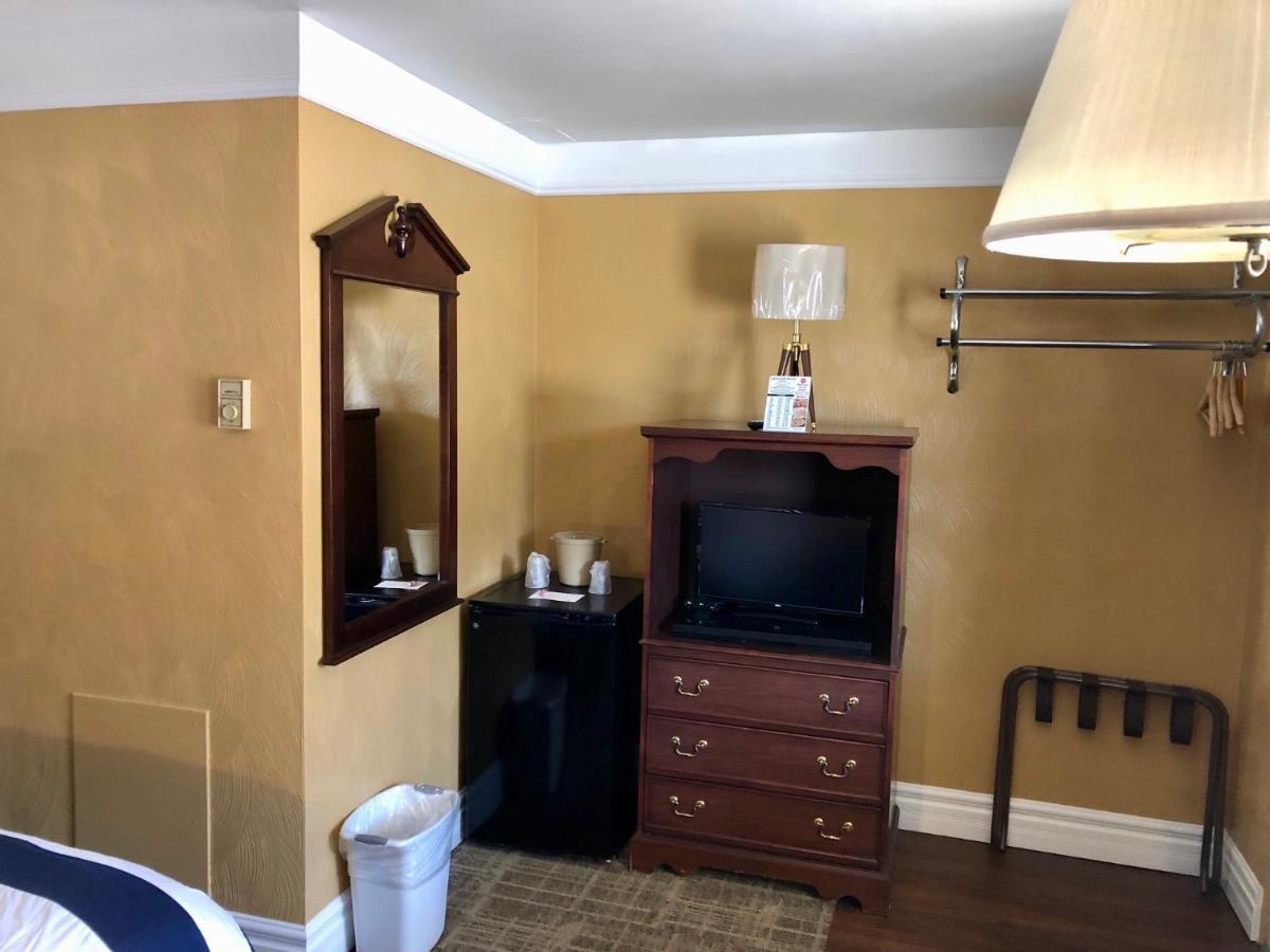 Deluxe King Suite