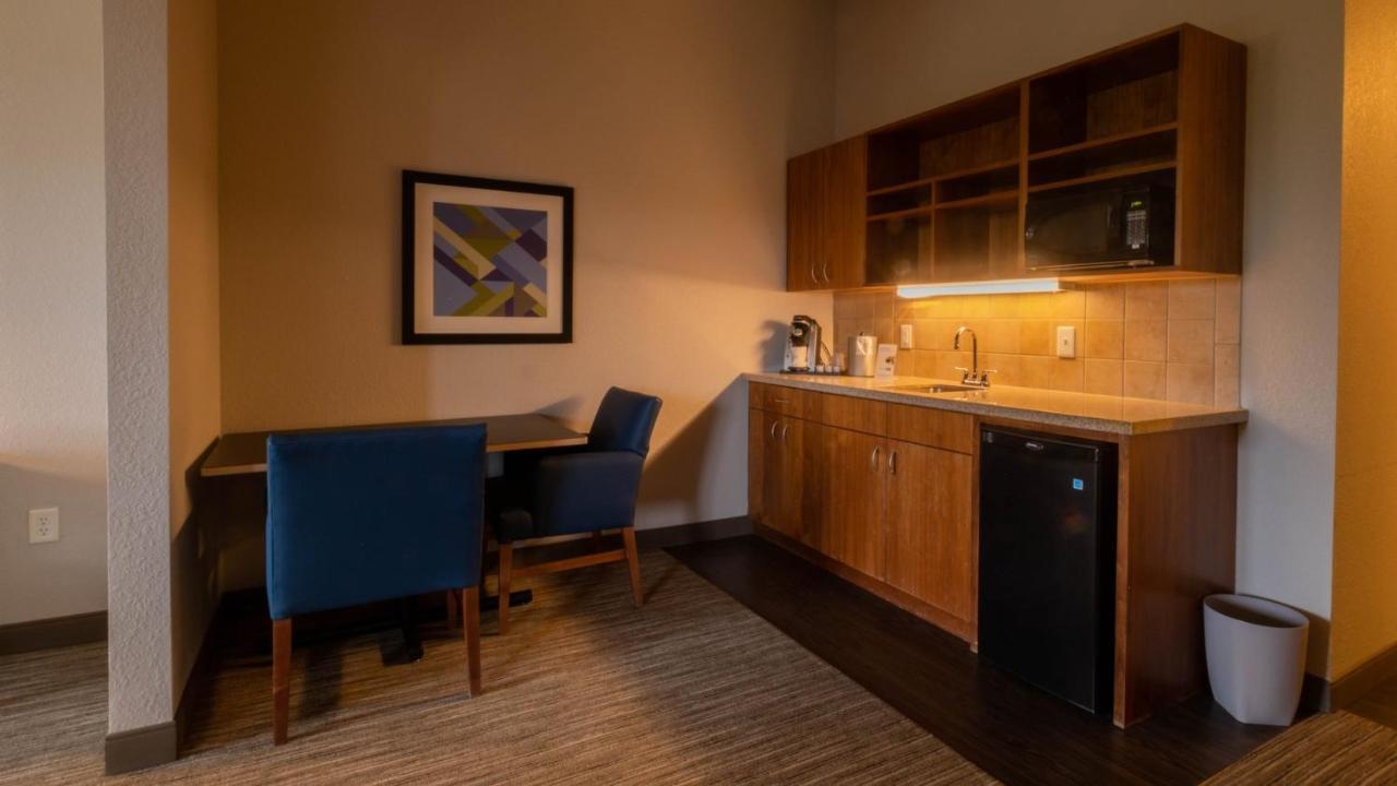 One-Bedroom Suite