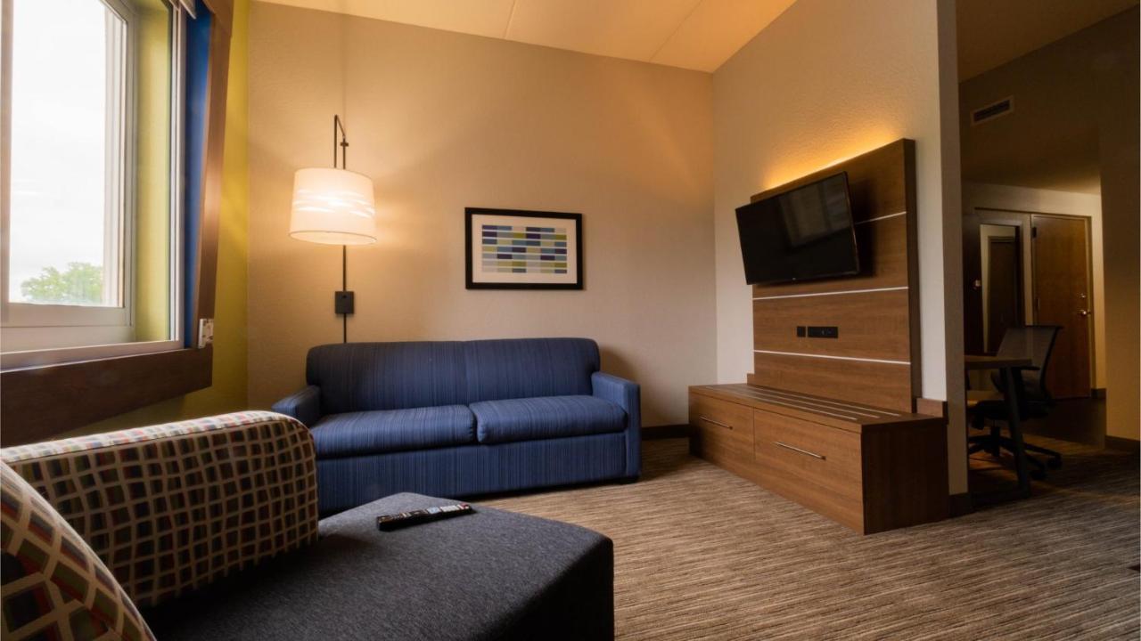 Suite Mobility Access or Hearing Accessible