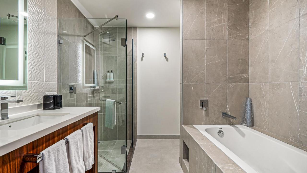 One-Bedroom Queen Suite Non-Smoking